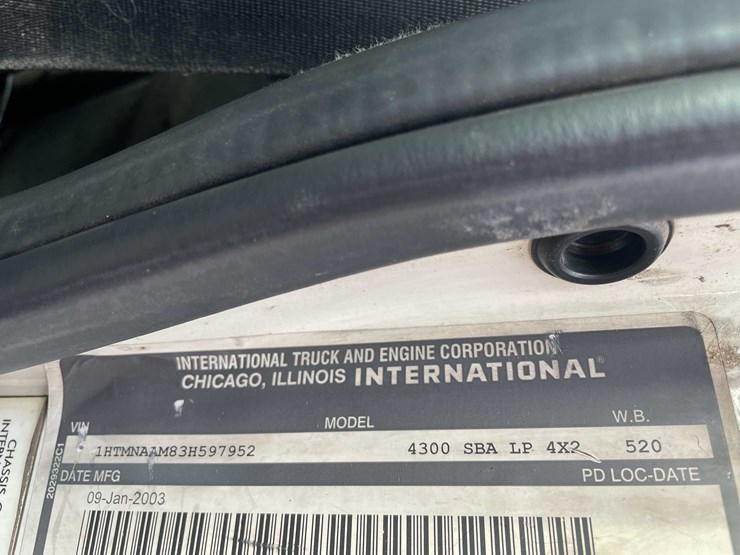 2003-international-durastar-4300-image-49