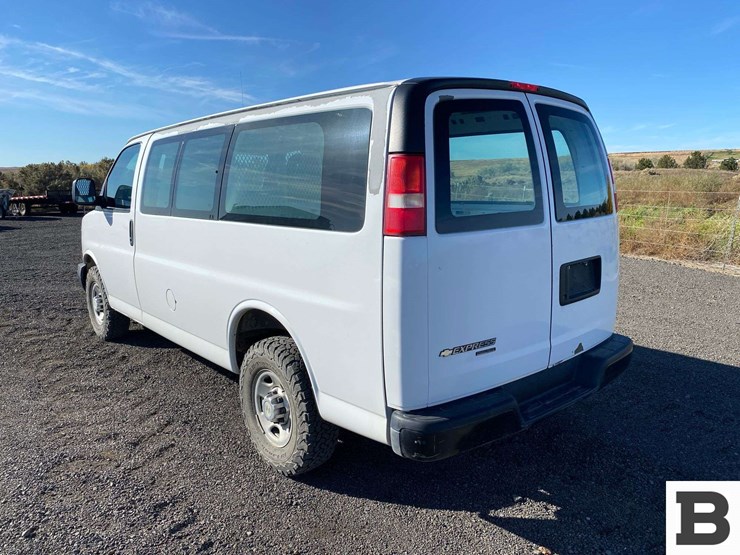 2012-chevrolet-express-2500-image-4