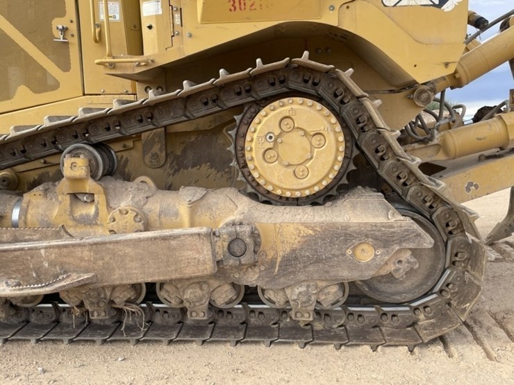 2017-caterpillar-d8t-image-17