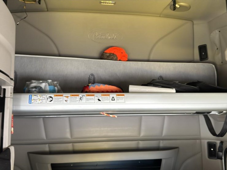 2023-peterbilt-579-image-62