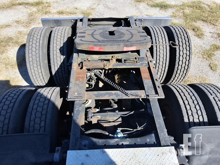 2005-kenworth-w900-image-13