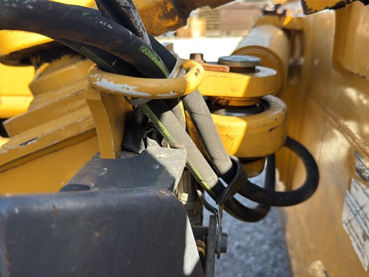 2015-deere-450j-lt-image-35