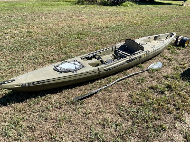 #70-•-#178-•-manta-ray-14-foot-kayak-with-paddle-and-dolly-image-1