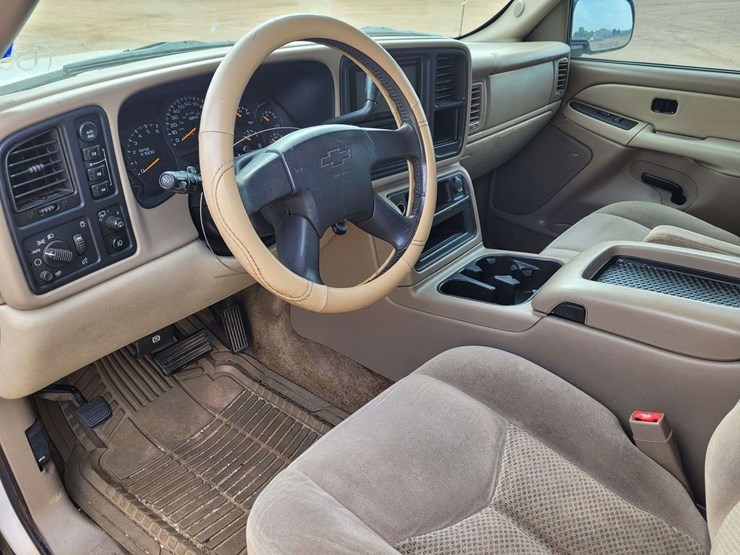 2003-chevrolet-tahoe-ls-image-11