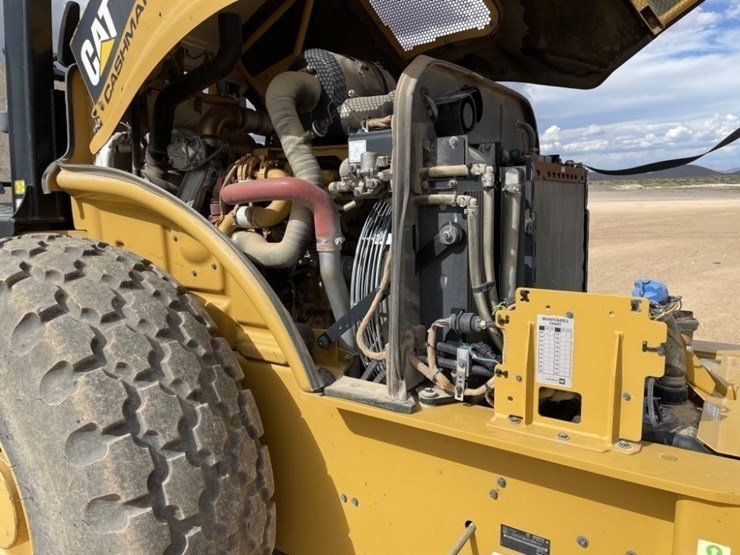 2018-caterpillar-cp56b-image-15
