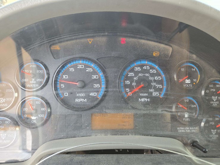 2009-international-7300-image-27