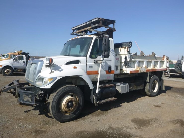 2003-international-7400-image-1