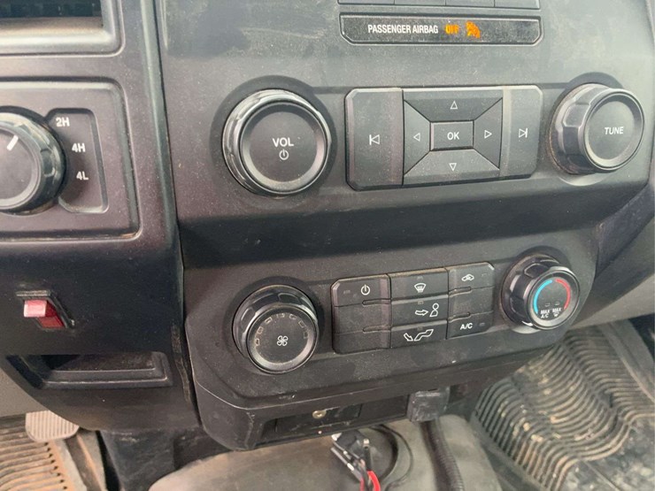 2016-ford-f150-xl-image-9