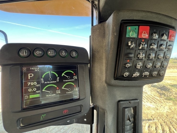 2011-deere-772gp-image-56