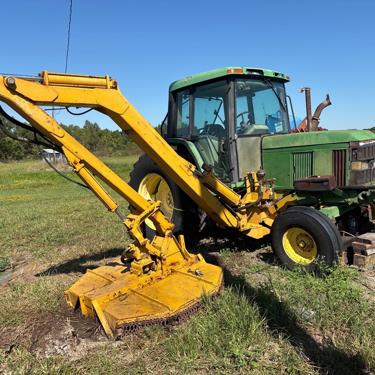#115 • JOHN DEERE TRACTOR WITH SIDE CUTTER