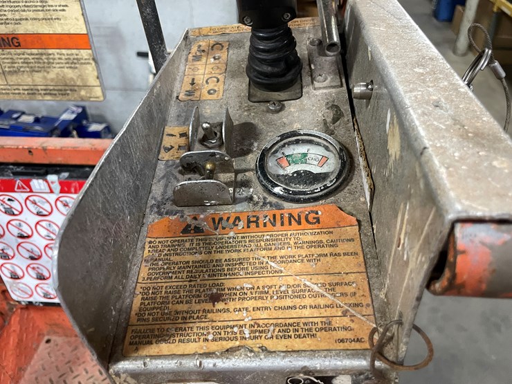 #1382-•-19'-scissor-lift-(f)-image-13