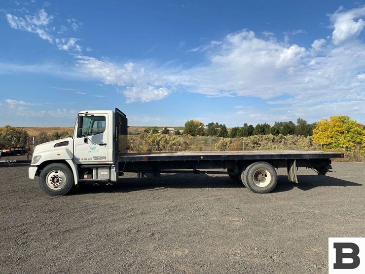 2014-hino-268-image-2