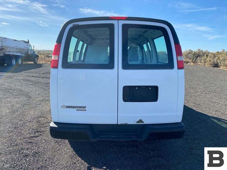 2012-chevrolet-express-2500-image-5