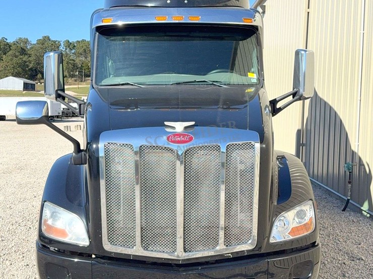 2017-peterbilt-579-image-7