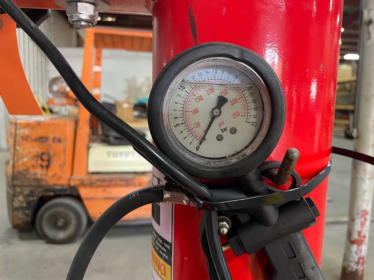 #8524-•-tire-changer-(e)-image-38