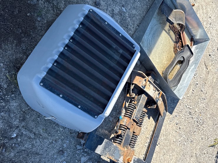 #27967-•-lot-of-chain,-receiver-hitch-&-miscellaneous-image-4