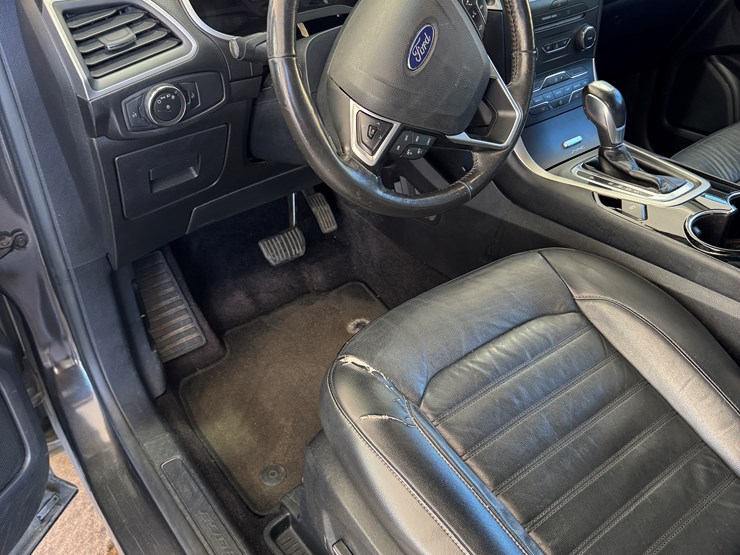 2015-ford-edge-image-4