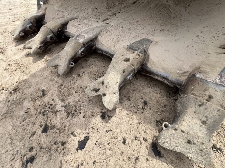 2018-deere-670g-lc-image-15