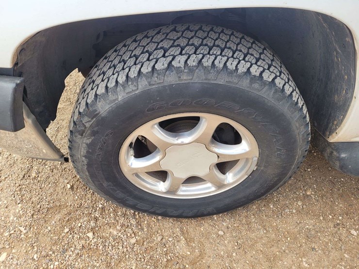 2003-chevrolet-tahoe-ls-image-16