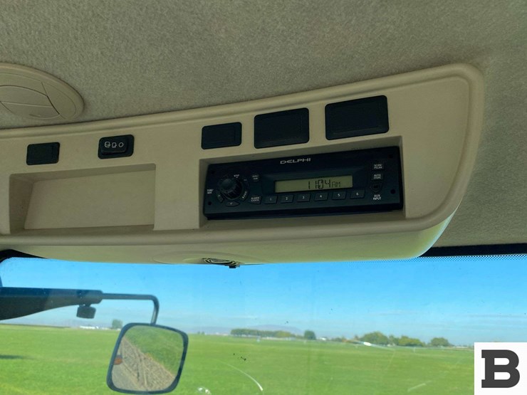 2011-john-deere-8285-tractor-image-63