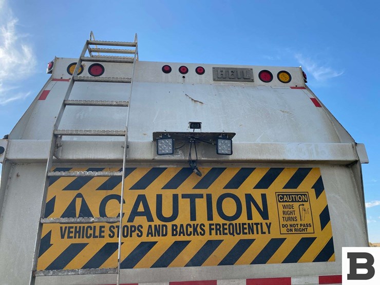 2006-peterbilt-320-image-31