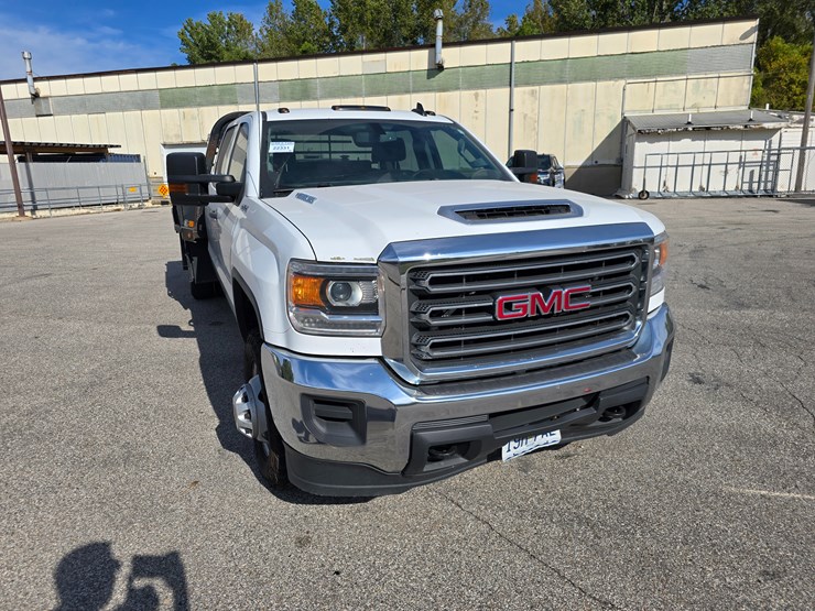 2017-gmc-sierra-3500-image-39