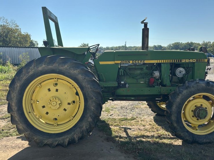 john-deere-2940-image-3