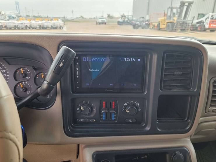 2003-chevrolet-tahoe-ls-image-13