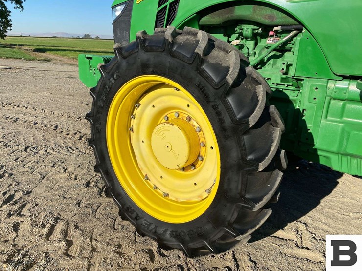2011-john-deere-8285-tractor-image-14