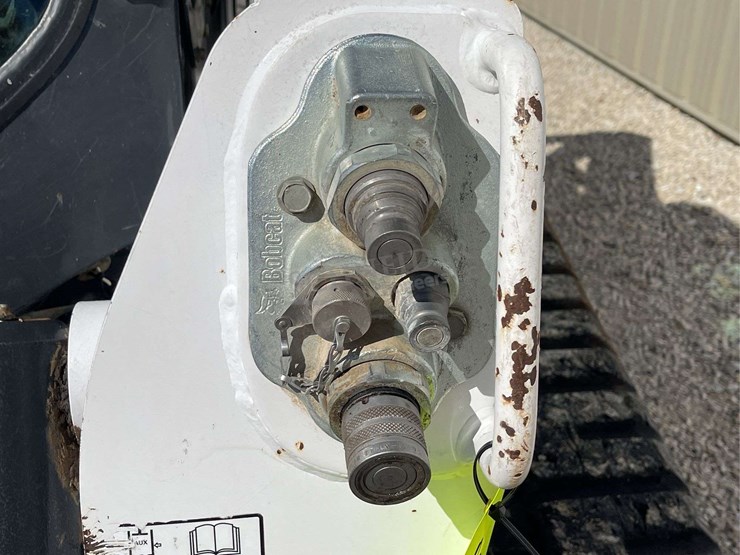 2016-bobcat-t750-image-11