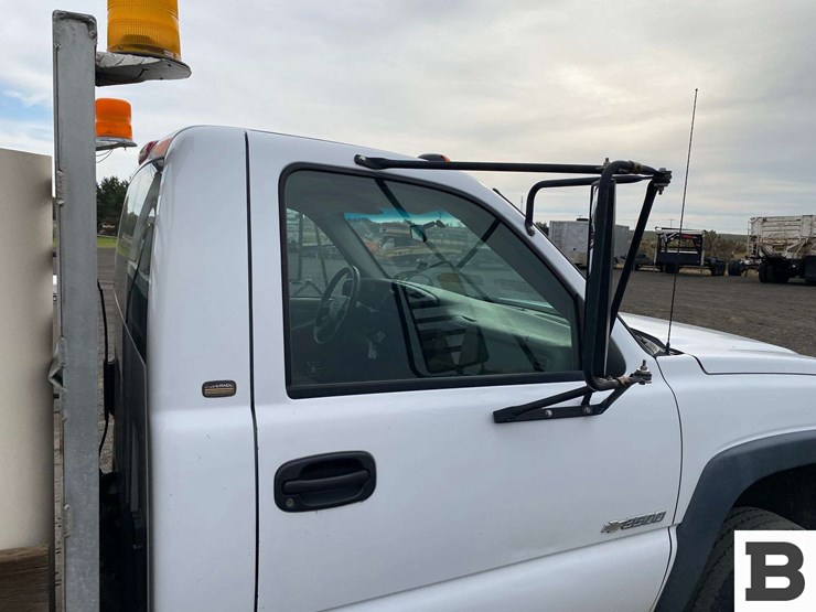 2004-chevrolet-silverado-3500-image-24