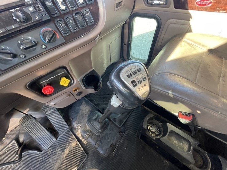 2018-peterbilt-367-image-39