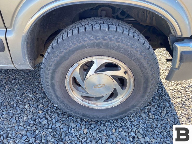 2001-chevrolet-blazer-image-18