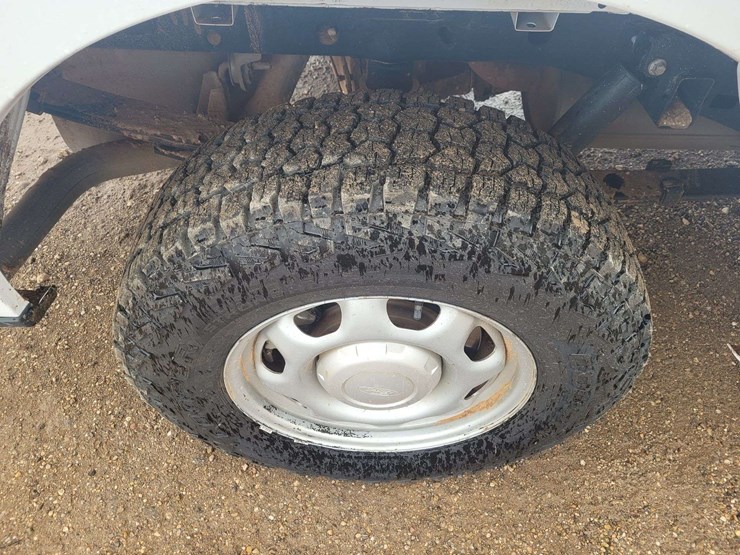 2020-ford-f150-xl-image-15