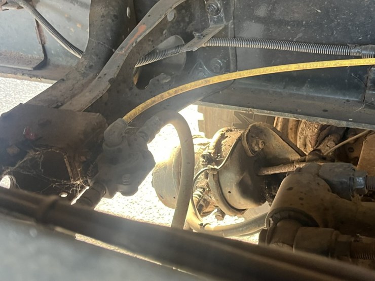 2011-international-7600-image-93