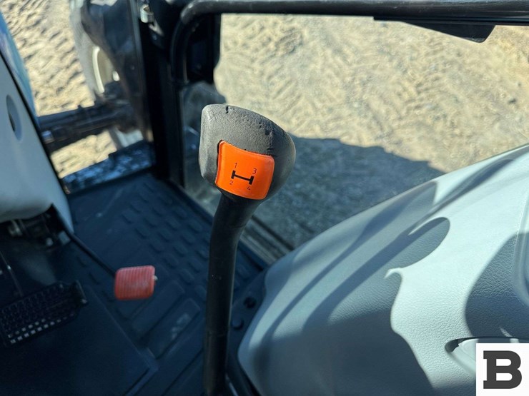 2010-new-holland-t5060-image-61