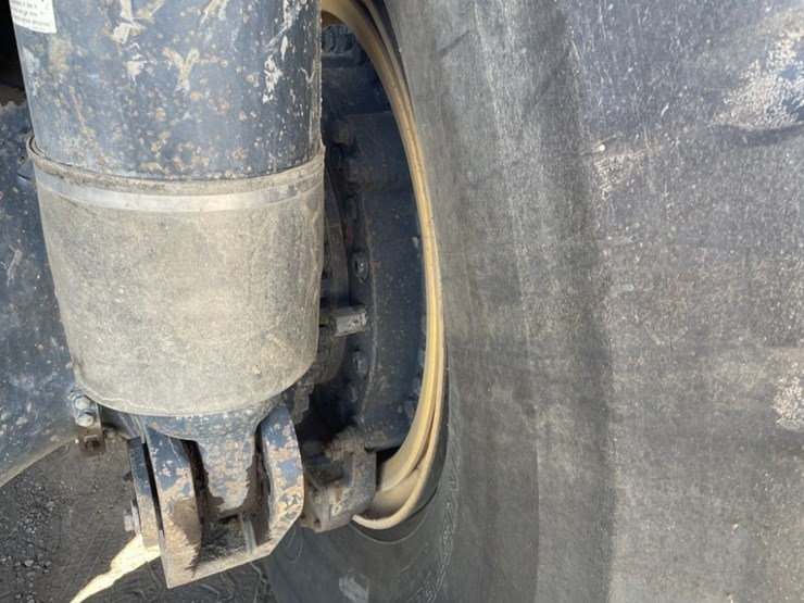 2015-komatsu-hd605-7e0-image-25