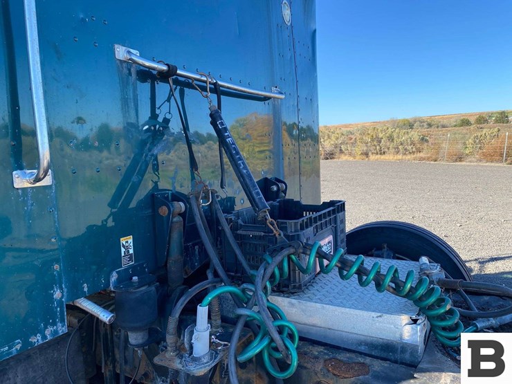 2013-peterbilt-367-image-17