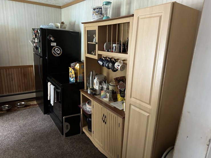 #100-•-waterfront-pub-with-4-bed/2-bath-apartment-image-103