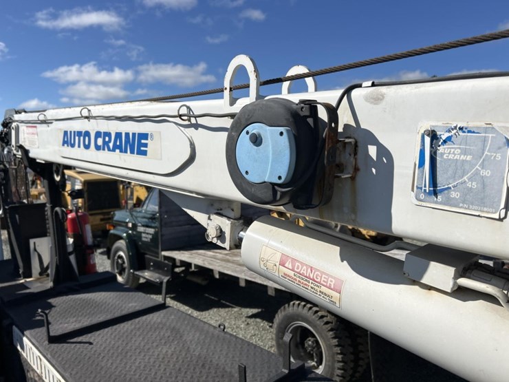 2017-peterbilt-337-image-44