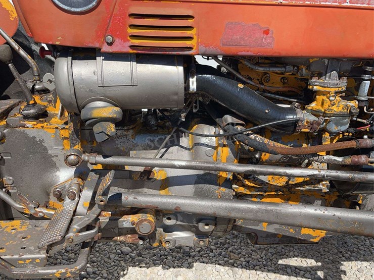 massey-ferguson-135-image-27