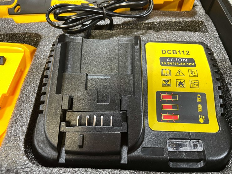 #8539-•-dewalt-compatible-cordless-ratchet-wrench,-batteries,-charger-and-case-(pr13)-image-8