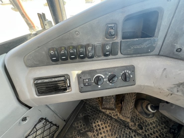 2021-volvo-a60h-image-52