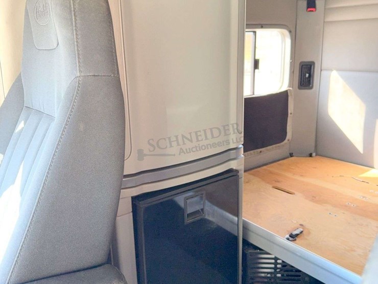 2017-peterbilt-579-image-74