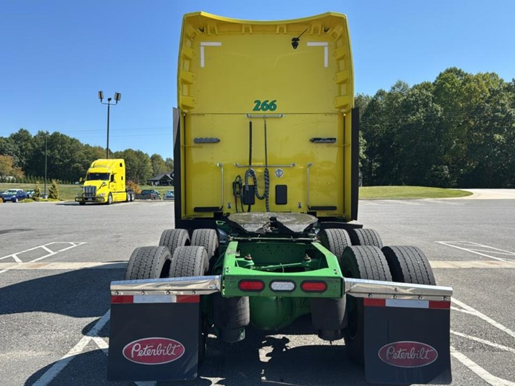 2023-peterbilt-579-image-4