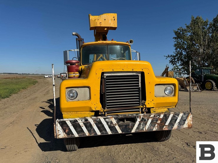 1969-mack-boom-truck-image-9