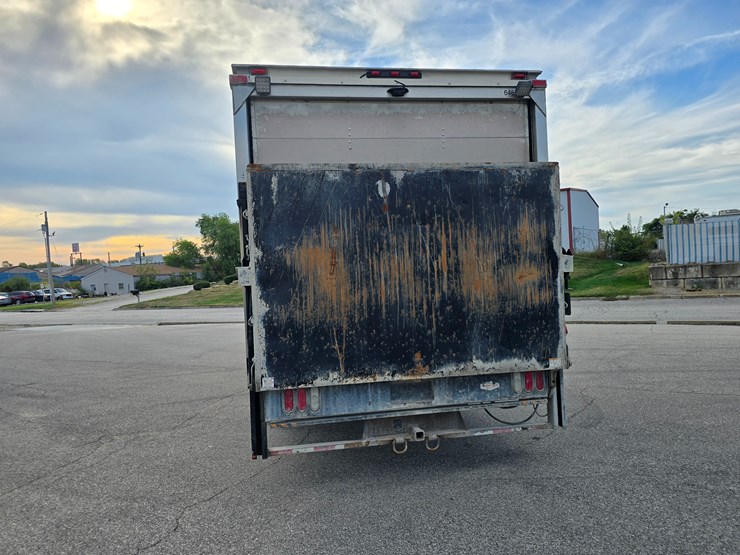 #22329-•-2014-freightliner-m2-106-box-truck-image-23