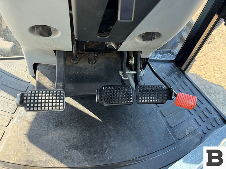 2010-new-holland-t5060-image-65