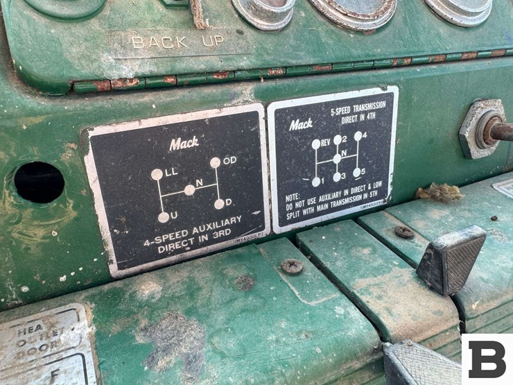 1969-mack-boom-truck-image-45