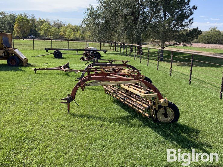 new-holland-12'-rakes-image-8